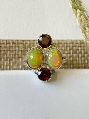 Stunning 925 Sterling silver ring with fire Opal and garnet Ring, US: 8